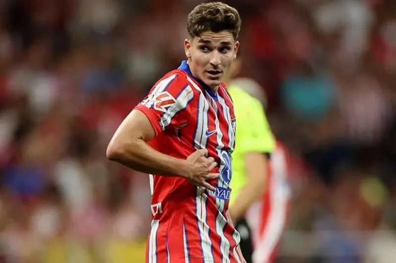 أتلتيكو مدريد يخطط لجعل ألفاريز أغلى صفقة في تاريخ ليفربول