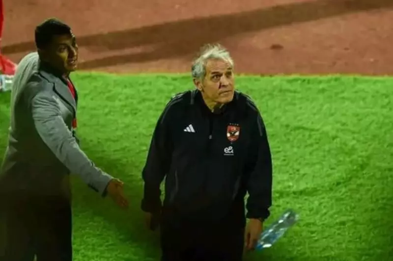 إمام عاشور: "مُهاجِم الزجاجات على كولر ليس من جمهور الأهلي.. وأتمنى بقائه"