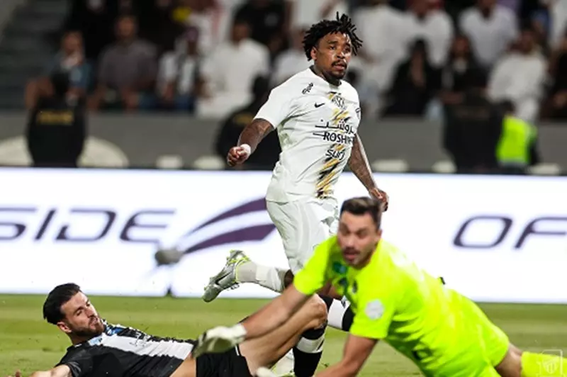 الاحتفالات لا تتوقف: الاتحاد يتغلب على الشباب في قمة مثيرة بخمسة أهداف في الدوري السعودي