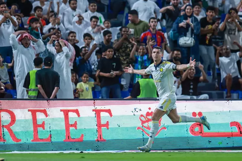 النصر السعودي يسعى لتجديد عقد رونالدو وسط اهتمام من 30 ناديًا عالميًا