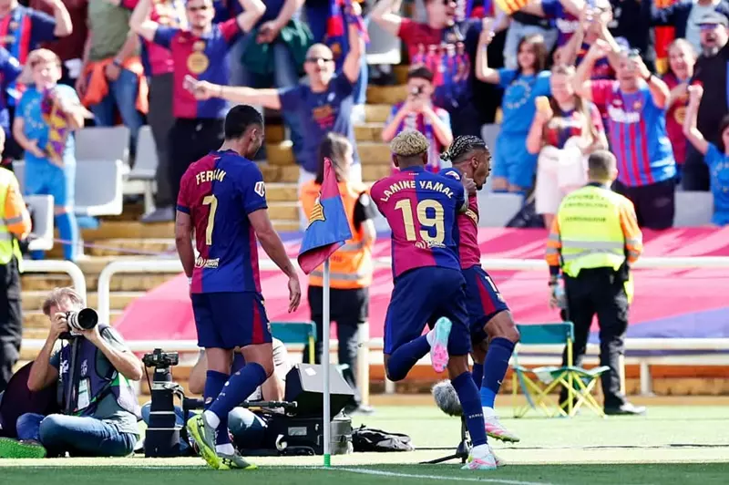 برشلونة يتيح إعارة بابلو توري مع تجديد عقده بشكل احترافي
