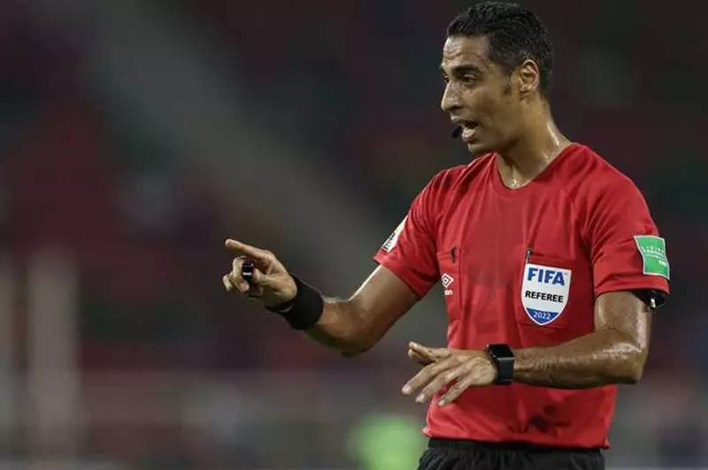 تعيين أمين عمر حكمًا رسميًا لإدارة مباراة الأهلي وفاركو