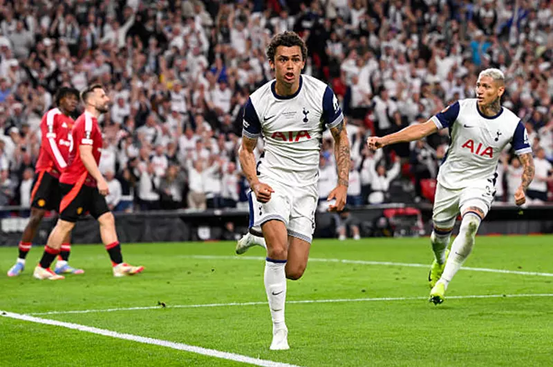توتنهام يحصد لقب الدوري الأوروبي بفوز مثير على مانشستر يونايتد (فيديو)