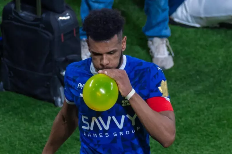 علي البليهي في طريقه لمغادرة نادي الهلال: تطورات جديدة تعكس مستقبل اللاعب