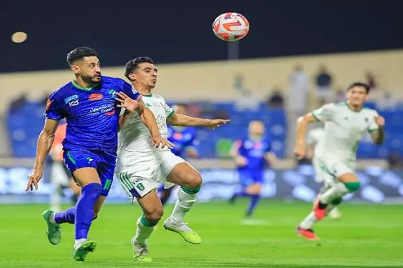 مراد باتنا يقود الفتح إلى بر الأمان في صراع الهبوط