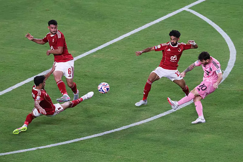 الأهلي يعيق تألق ميسي: 25 فقدان لكرة في كأس العالم للأندية