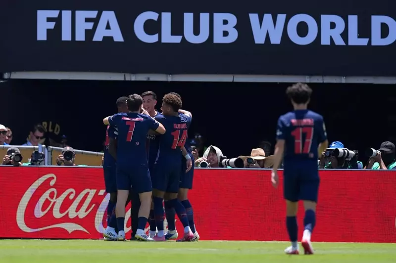 باريس سان جيرمان يهيمن برباعية ساحقة على أتلتيكو مدريد في كأس العالم للأندية