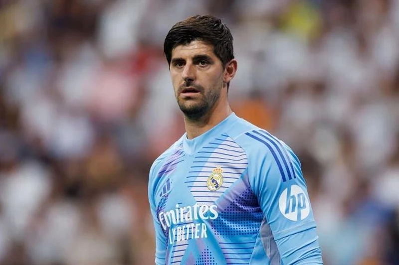 توقعات بتجديد عقد كورتوا: ريال مدريد يخطط لخطوة استراتيجية بعد كأس العالم للأندية